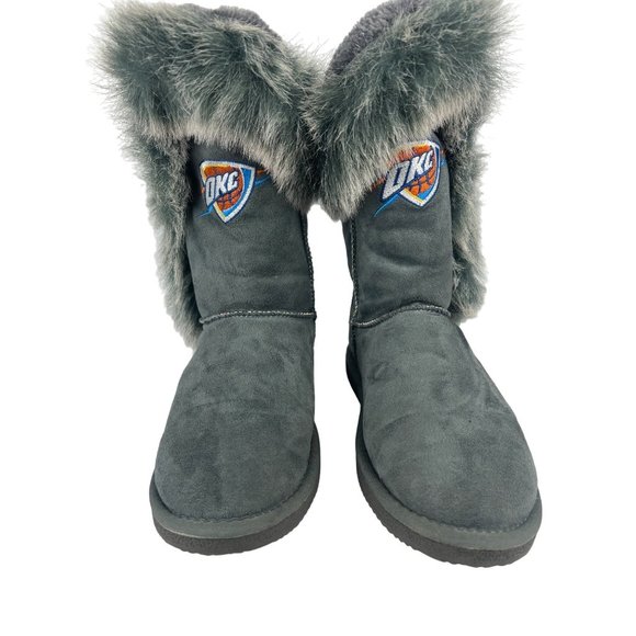 Cuce NBA Women's Oklahoma City Thunder Fan Boot Faux Fur Fan Boot - Picture 1 of 10